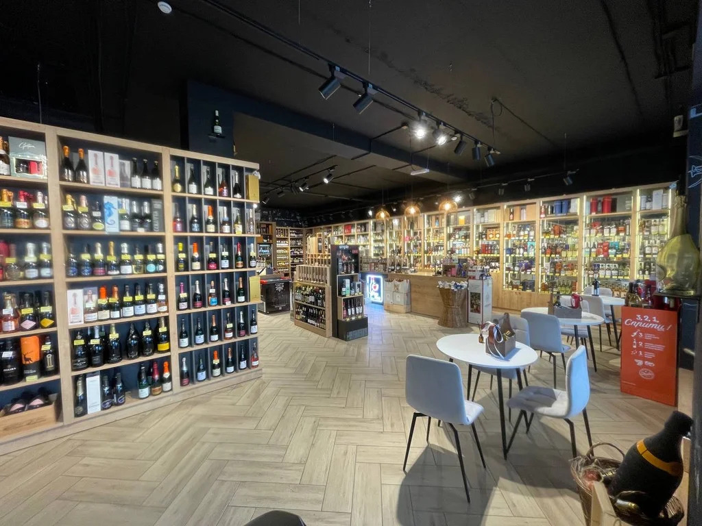 Продается готовый бизнес  сеть винотек 110.7 м2 - Фото 2