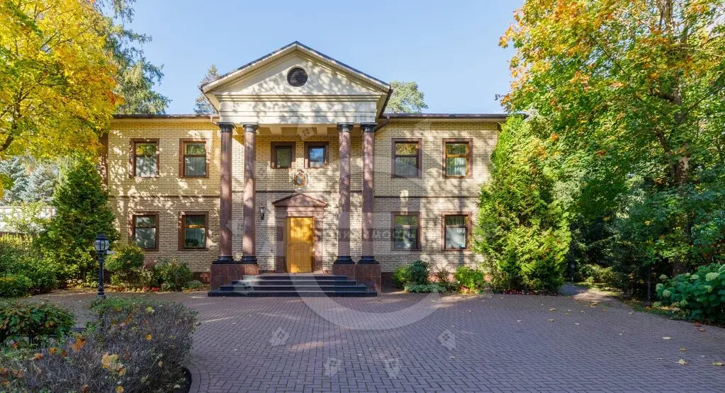Приватная резиденция на берегу озера - Фото 1