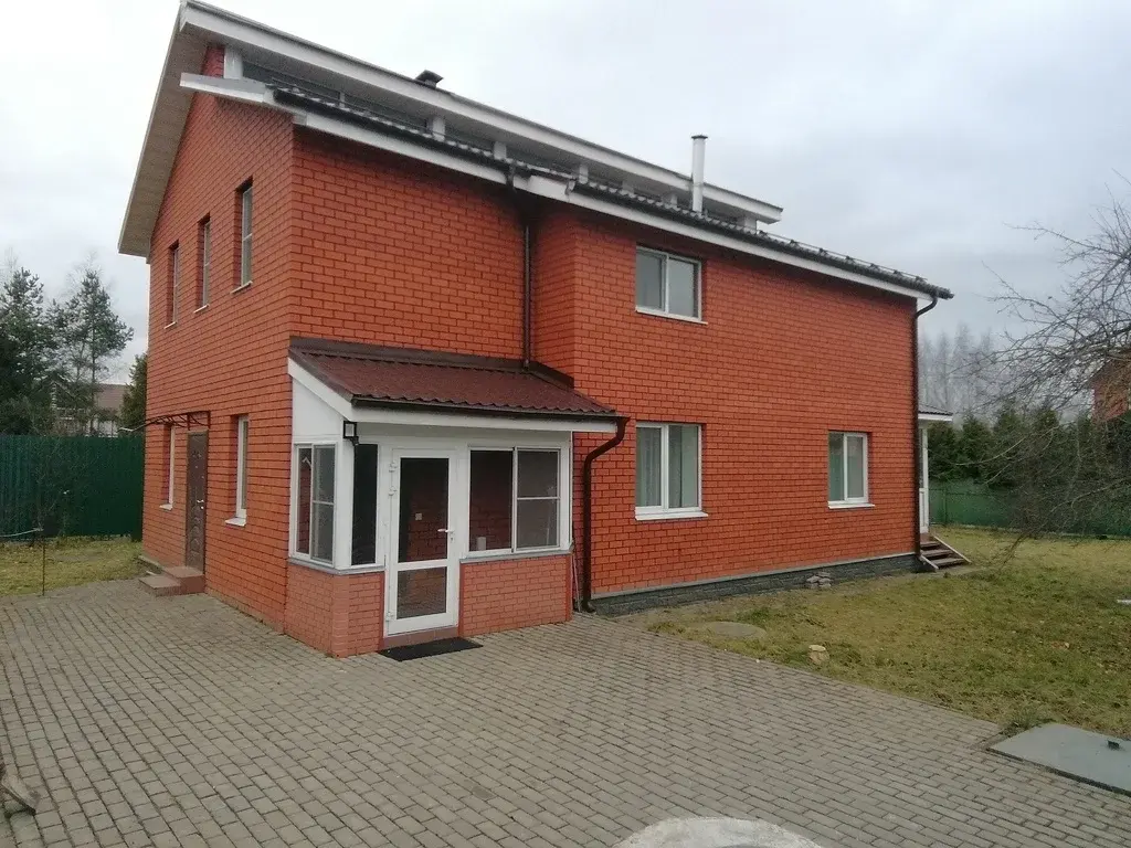 Современный дом у озера - Фото 1