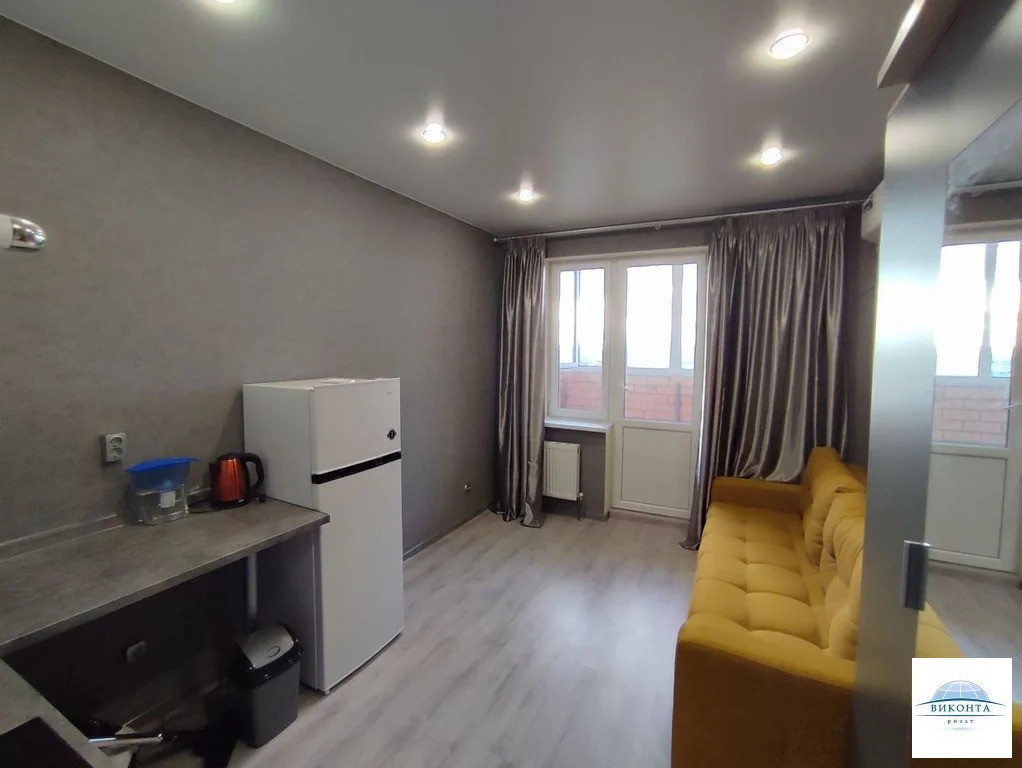Продажа квартиры, Российский, улица имени В.М. Комарова - Фото 0