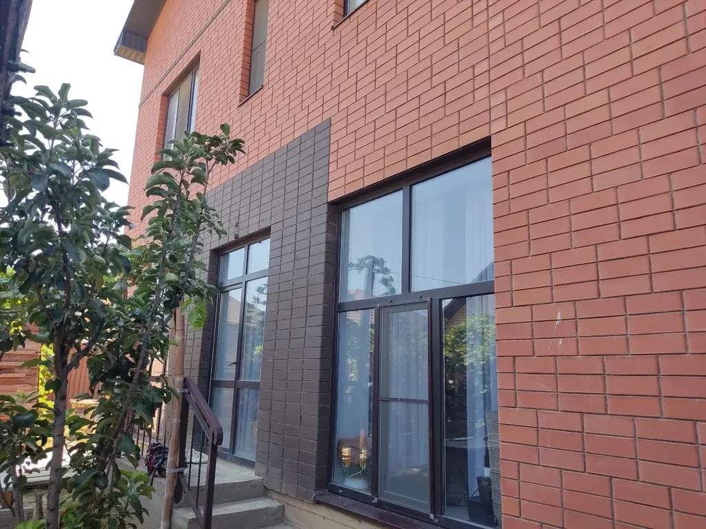 Продам тpёхэтажный, кирпичный дом, 240 кв. м.  с земeльным участком 3, - Фото 3