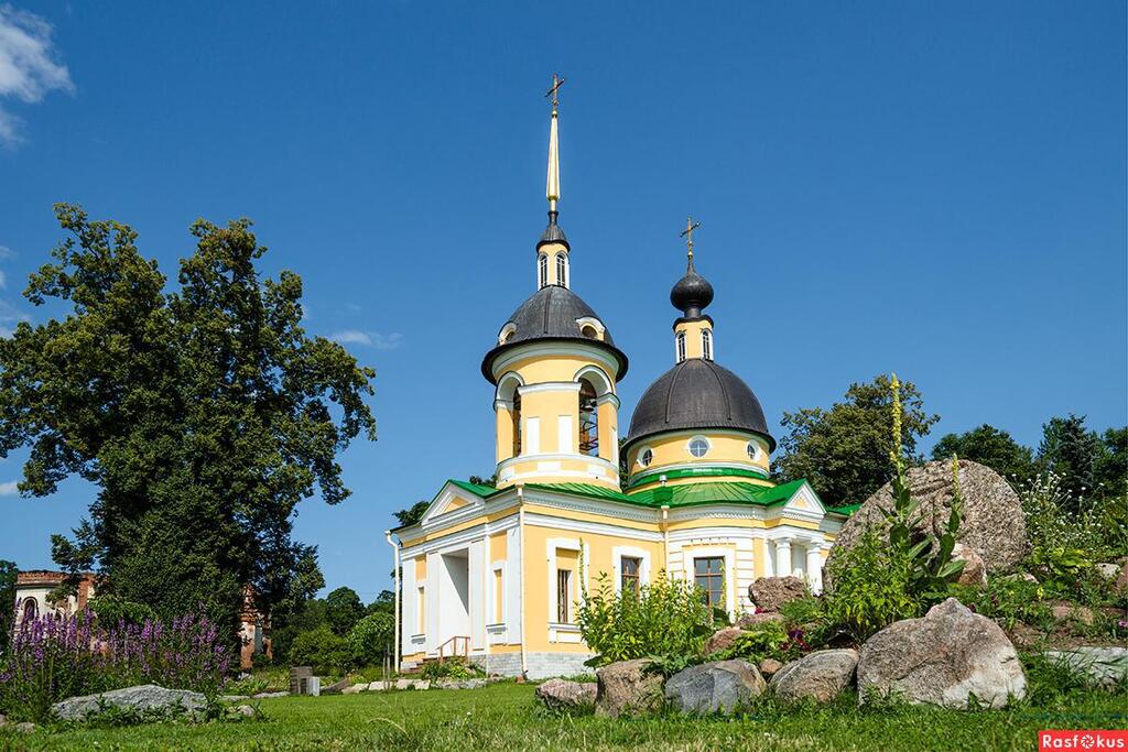 Дер гостилицы. Гостилицы Церковь Троицы Живоначальной. Ленинградская область усадьба Гостилицы Церковь. Церковь Живоначальной Троицы в Гостилицах Ломоносовский район. Церковь Троицы Живоначальной Ломоносовский район.