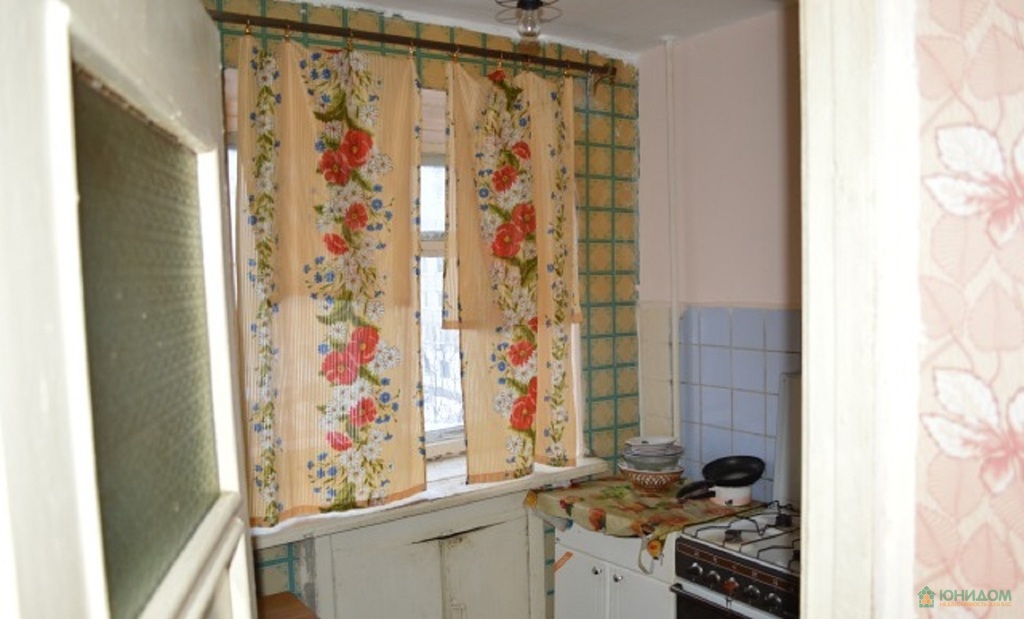 Шторы для эркерного окна на кухне - 75 фото