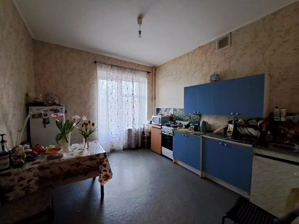 Сдам комнату в трехкомнатной квартире - Фото 1
