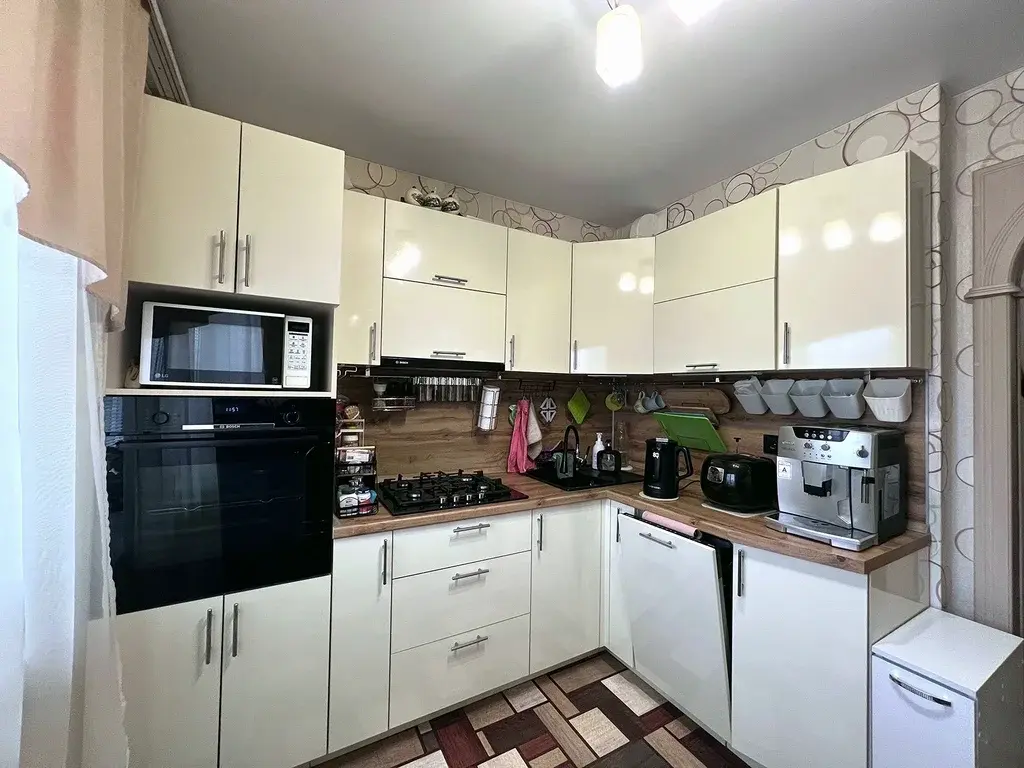 1-я квартира в 6-м микрорайоне, дом 25 - Фото 1