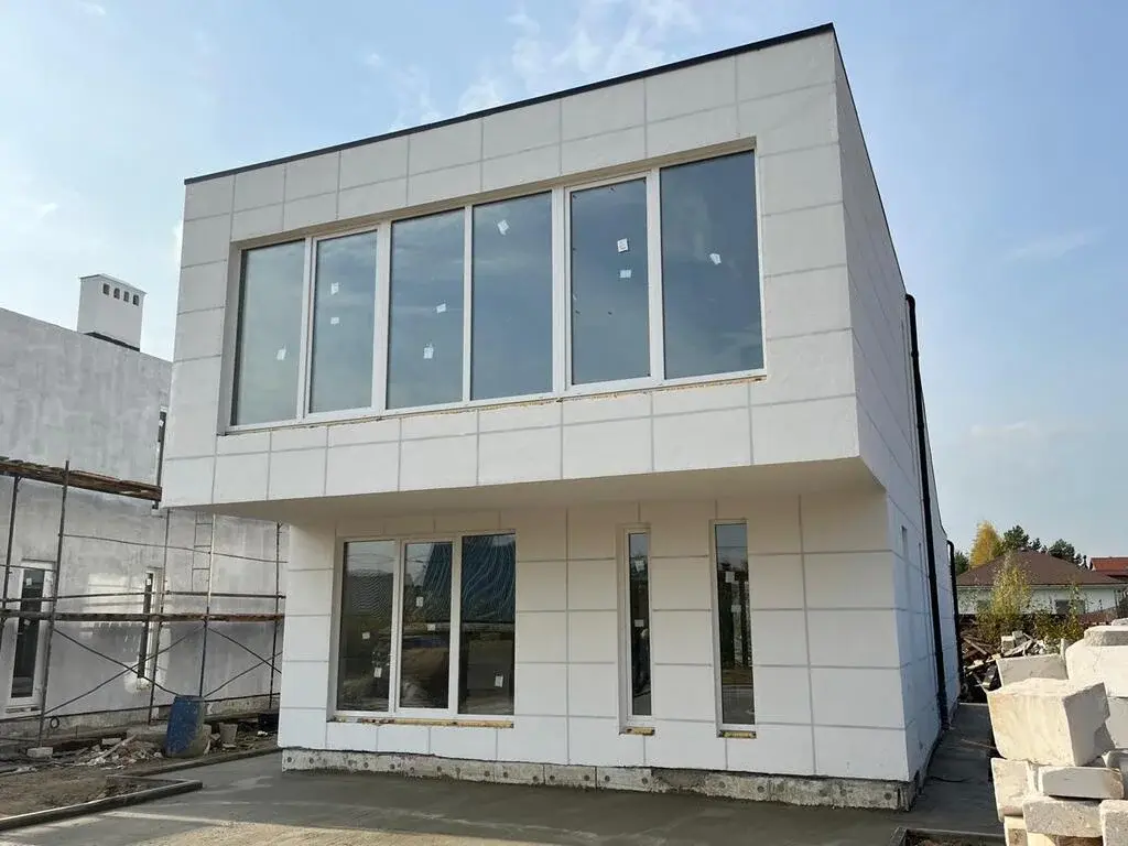 Просторный светлый дом с большими окнами и всеми коммуникациями - Фото 7