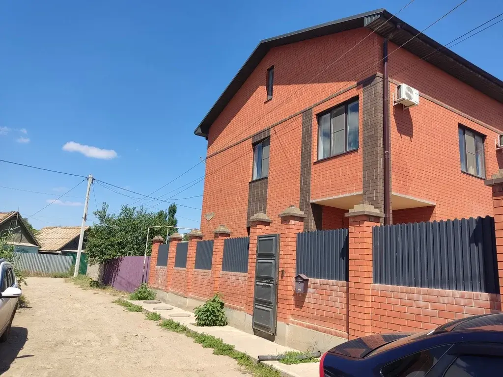 Продам тpёхэтажный, кирпичный дом, 240 кв. м.  с земeльным участком 3, - Фото 1