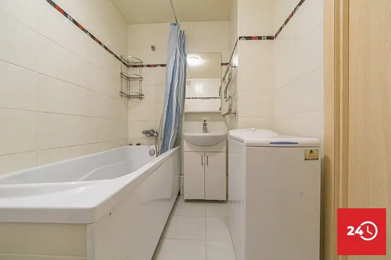 Продается 2 комнатная квартира в центре по улице Тарханова, 10 Маяк - Фото 3