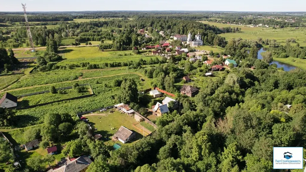 Участок в деревне рядом с рекой, лесом и с видом на церковь. - Фото 30