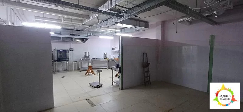 Подвальное помещение 170 м2 в небольшом торговом центре - Фото 2