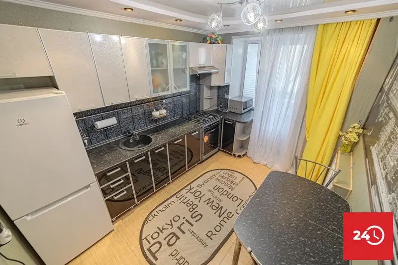 1- комнатная квартира с ремонтом- заезжай и живи по ул. Краснова 40!!! - Фото 0