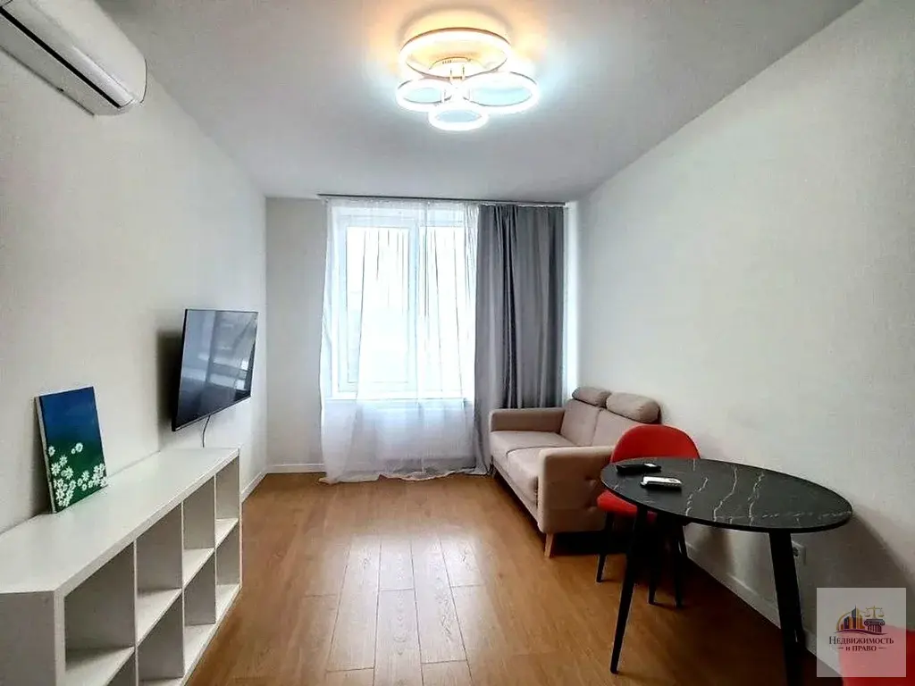 Уютная 2-комн. с ремонтом, 1 мин от метро - Фото 2