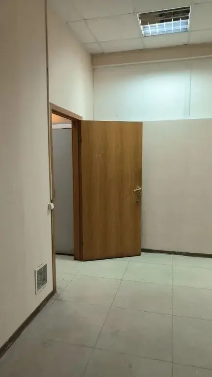 Продается офис 22,8 кв.м. в центре Казани, ул.Тази Гиззата д.6/31 - Фото 2