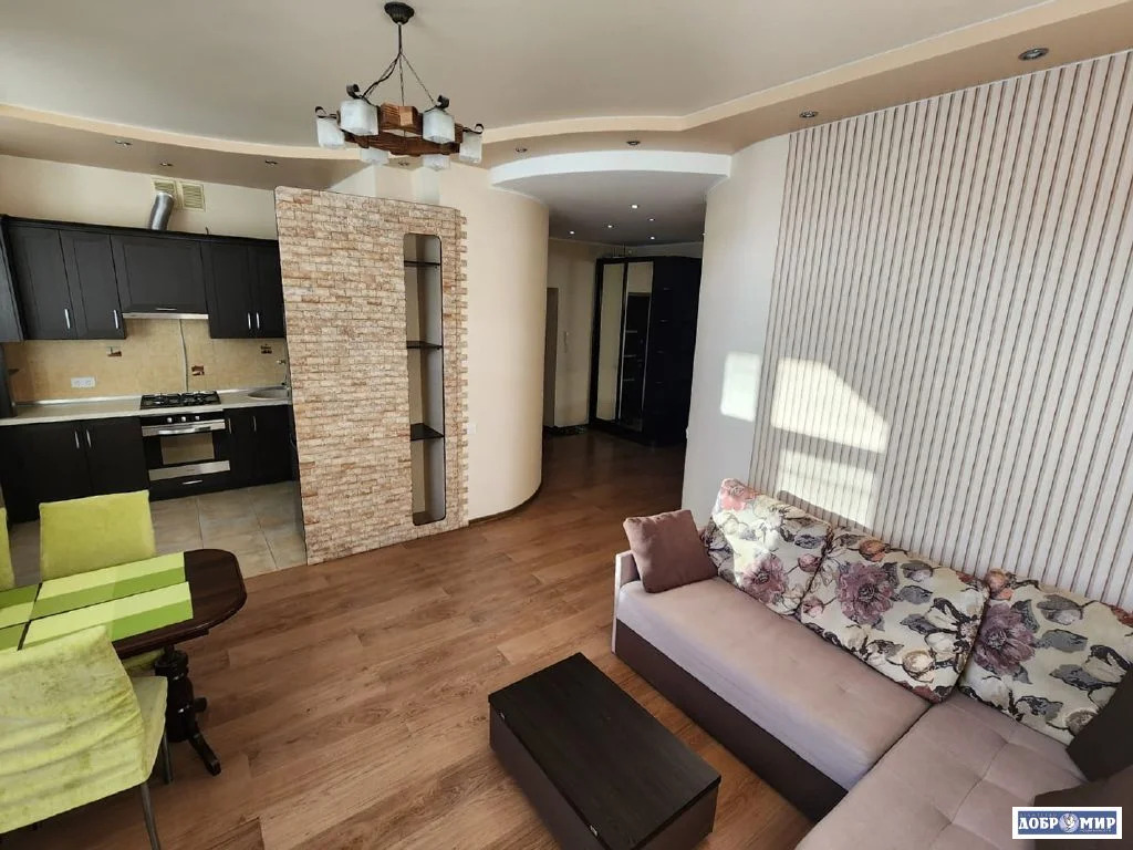 Продается 4-комн. квартира - Фото 2