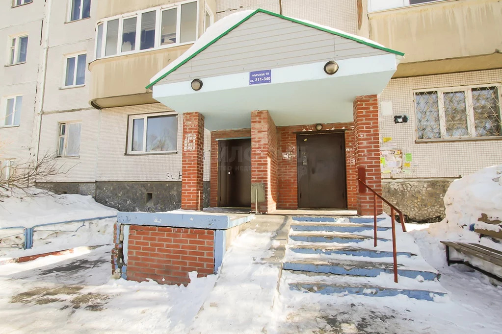 Лазурная 27/2 новосибирск. Золотые паруса новосибирск. Улица лазурная 4/2 новосибирск. Лазурная 27 новосибирск. Лазурная 4/1 новосибирск.