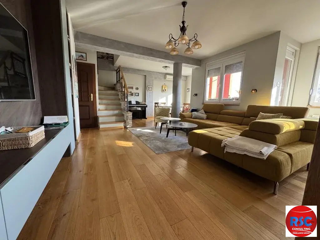 ЧЕТЫРЁХКОМНАТНАЯ КВАРТИРА, 100 м2 - Фото 1