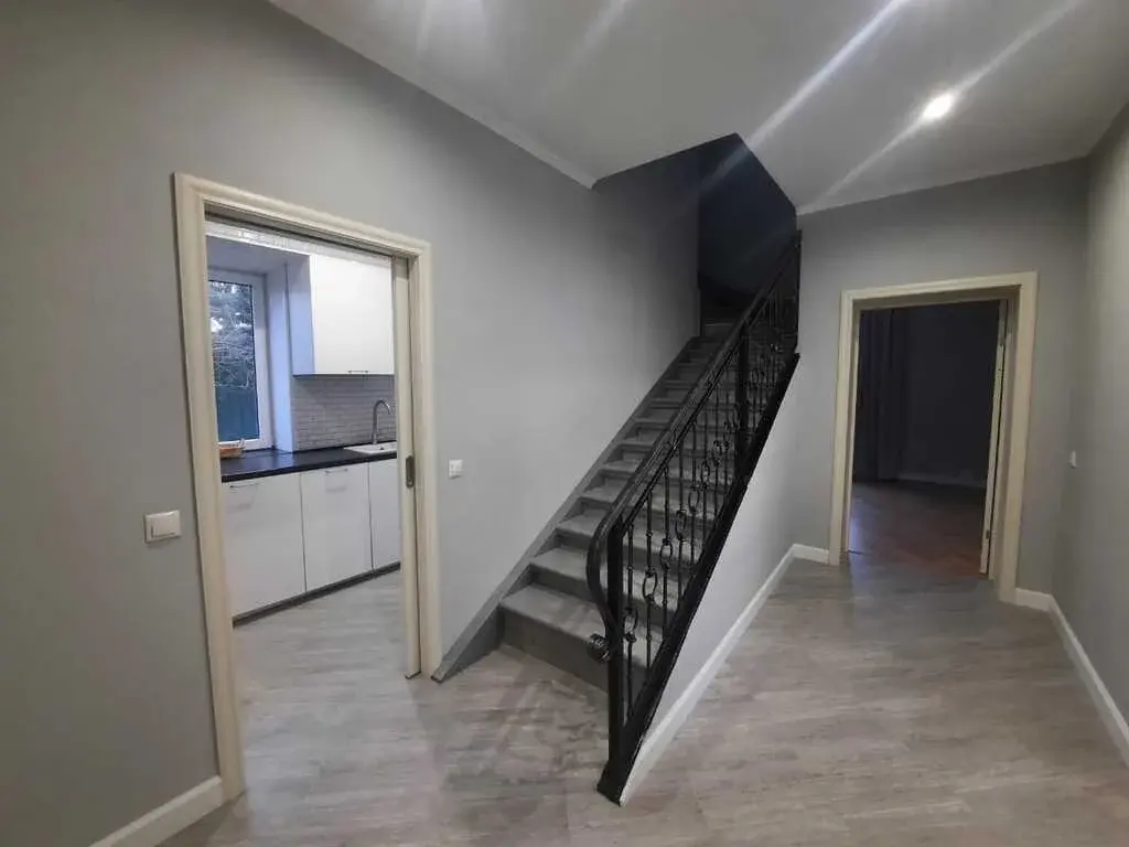 Современный дом у озера - Фото 6