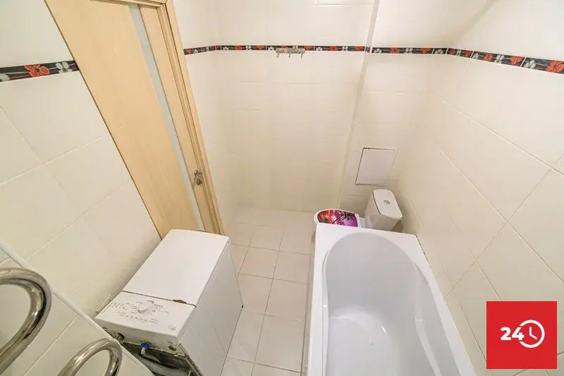 Продается 2 комнатная квартира в центре по улице Тарханова, 10 Маяк - Фото 0