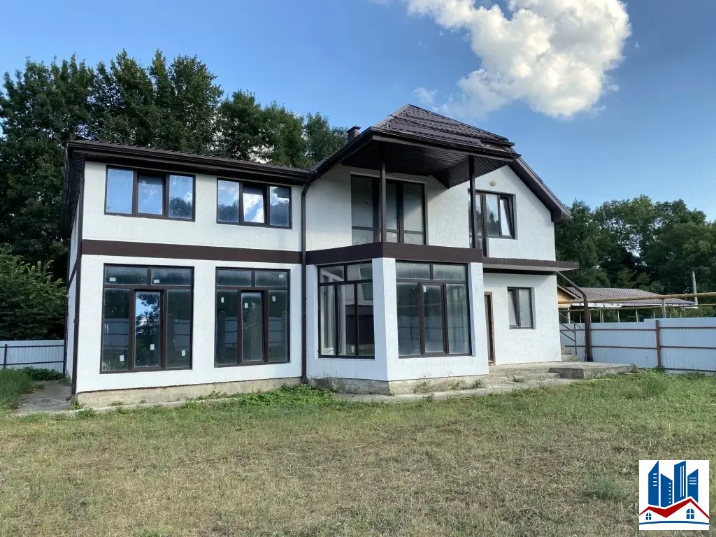 двухэтaжный, дoбpoтный дoм 319 кв. м. нa земельном учаcткe 8 сот. - Фото 1