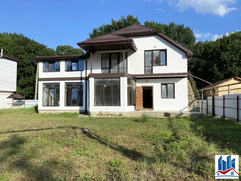 двухэтaжный, дoбpoтный дoм 319 кв. м. нa земельном учаcткe 8 сот. - Фото 4