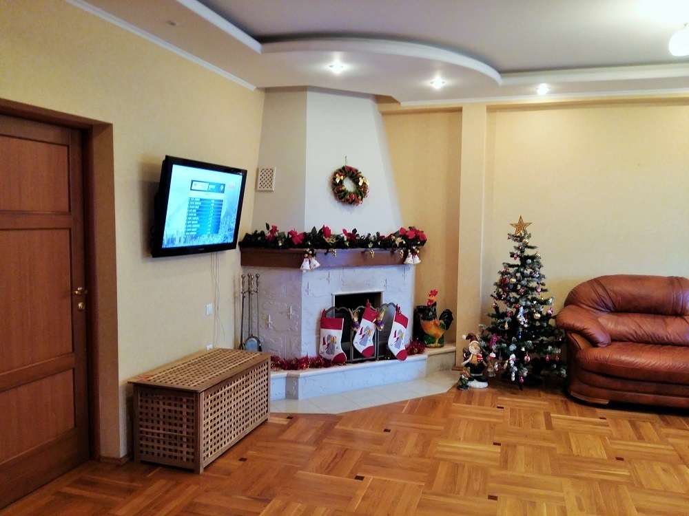 Многокомнатная квартира с дорогим ремонтом в центре Сочи - Фото 0