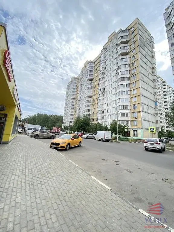 Продаётся 1-комнатная квартира пгт. Октябрьский,ул. 60 лет Победы, 2 - Фото 0