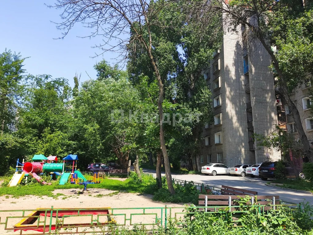 Удобный недорогой вариант в хорошем районе города! - Фото 10
