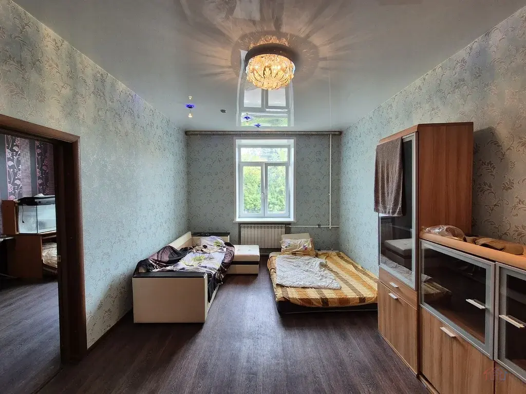 Комната 37 м2 в 4-к., 2/4 эт. - Фото 1