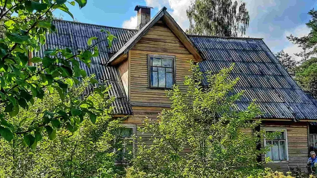 Бревенчатый дом на участке 1 гектар рядом с красивым озером - Фото 9