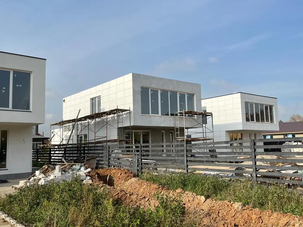 Просторный светлый дом с большими окнами и всеми коммуникациями - Фото 6