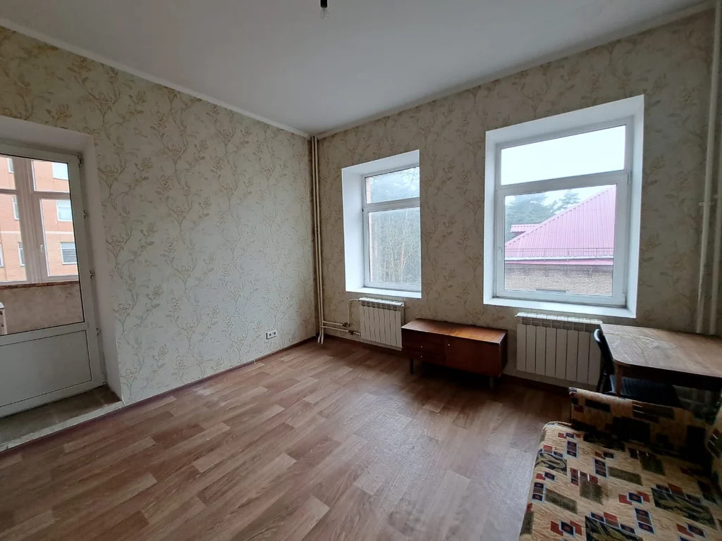 Сдам комнату в трехкомнатной квартире - Фото 0