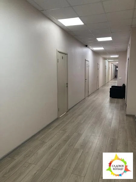 В офисном здании на мансардном 5 ом этаже предлагаем под офис 17,2 кв - Фото 1