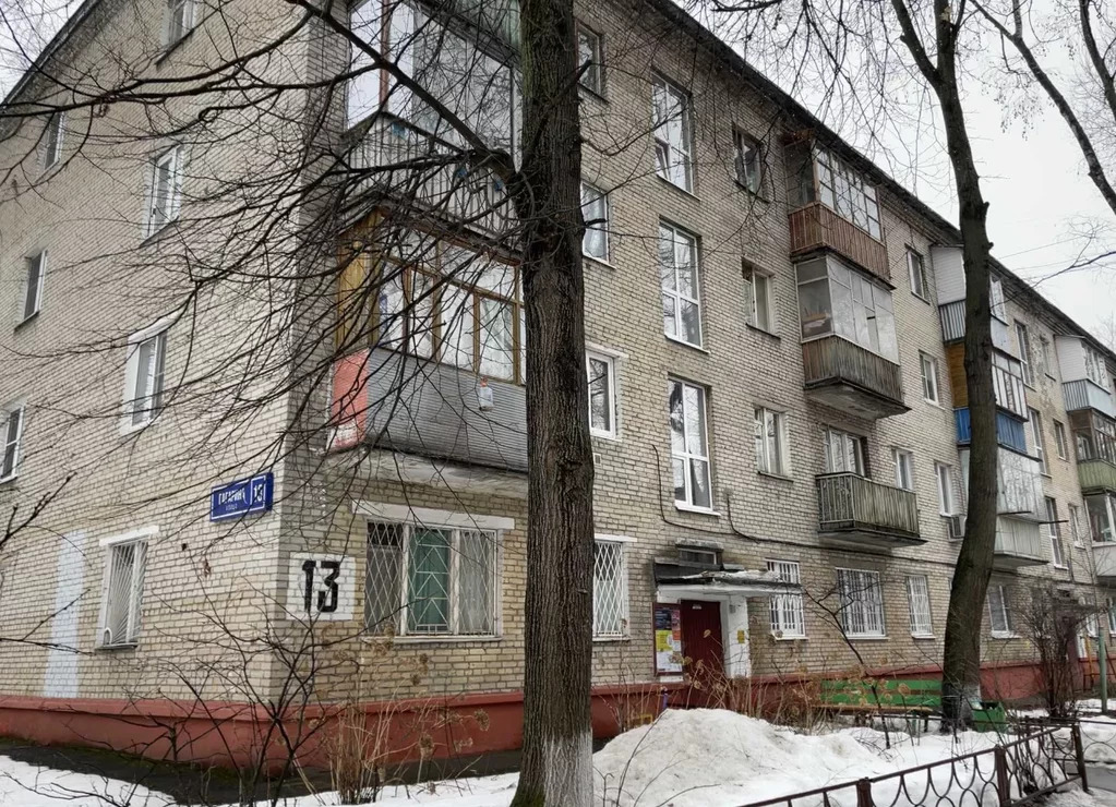 Комната реутова. Реутов Гагарина 13. Реутов Гагарина 14. Гагарина 28 Реутов. Гагарина 34 фото дома Реутов.