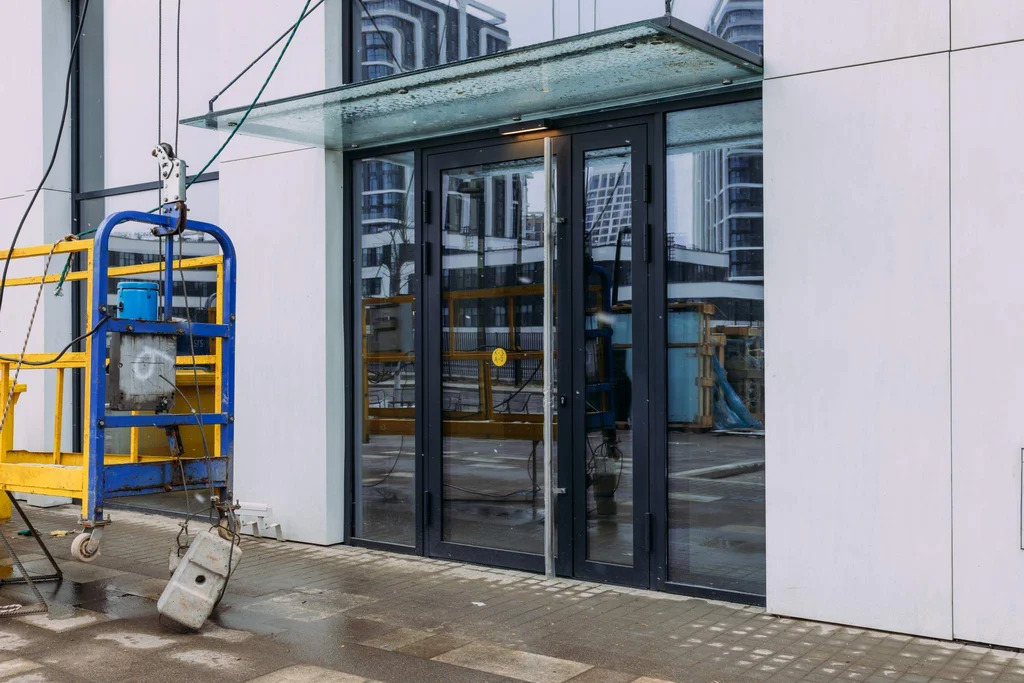 Аренда коммерческого помещения 58,6м в ЖК Остров 5, Нижние Мневники 20 - Фото 1