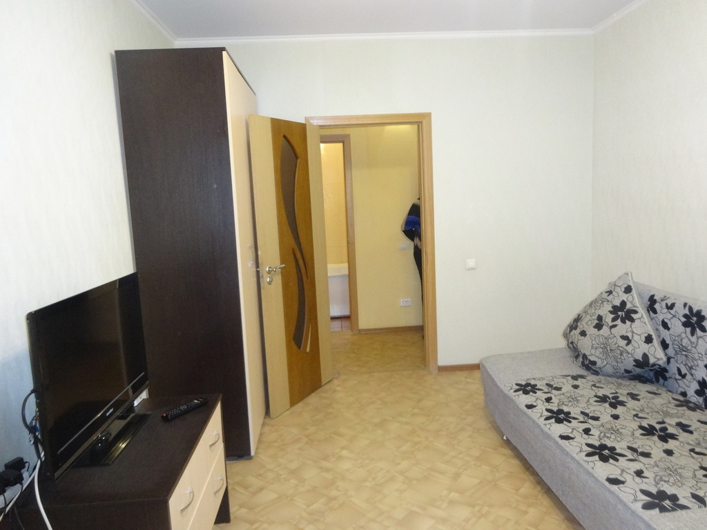 Снять однокомнатную квартиру в селе скалистом. Чистополе на длительный срок. Трёхкомнатная квартира в казани. Прилужная 60 казань. Квартира в волгограде ее кухня.