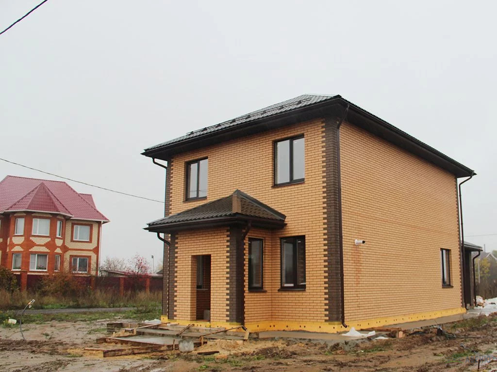 Новый двухуровневый дом площадью 150 кв.м, с выполненной предчистовой . - Фото 0