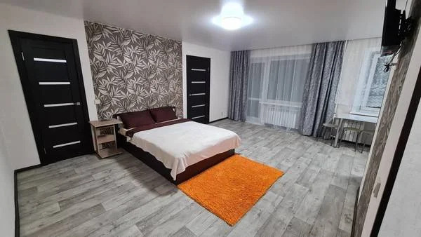 2х- комнатную квартиру в центре г.Углегорска сдам посуточно - Фото 0