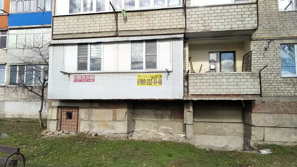Продаётся 2 к. квартира в центре г. Крымска, с ремонтом, - Фото 1