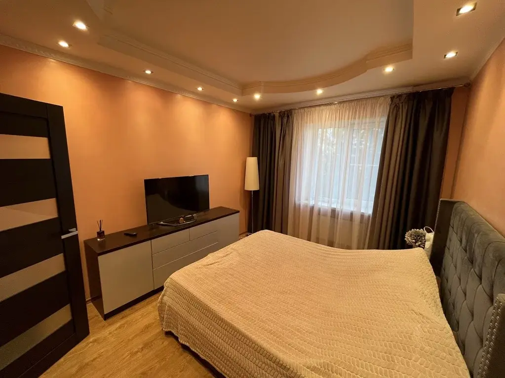 Продам 3-комн. квартиру в г. Голицыно с классным ремонтом. - Фото 1