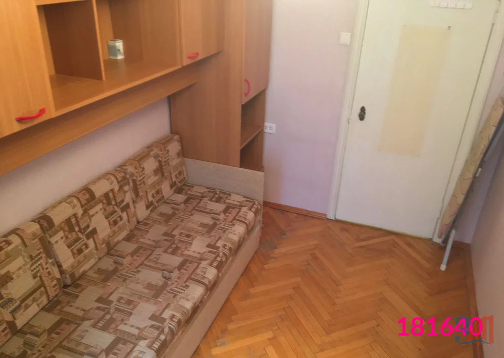 К снять комнату в москве. Квартира стоит из трёх комнат первая комната на 5 м2 меньше второй и на.