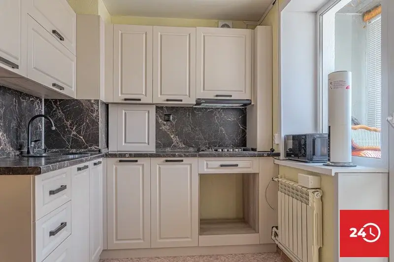 Продажа уютной 1-комнатной квартиры в районе Заря ул. Сузюмова - Фото 0