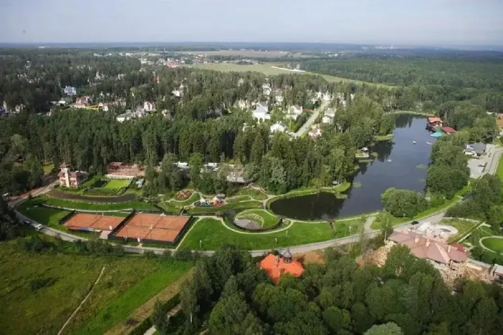 Участок в поселке Николино, земля в жлитном поселке на Рублевке - Фото 0
