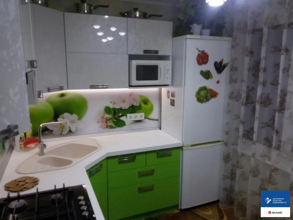 маленькая угловая кухня с холодильником. кухни маленькие угловые в хрущевке с холодильником. 5 кв. кухни маленькие угловые в хрущевке с холодильником. угловая кухня с холодильником.