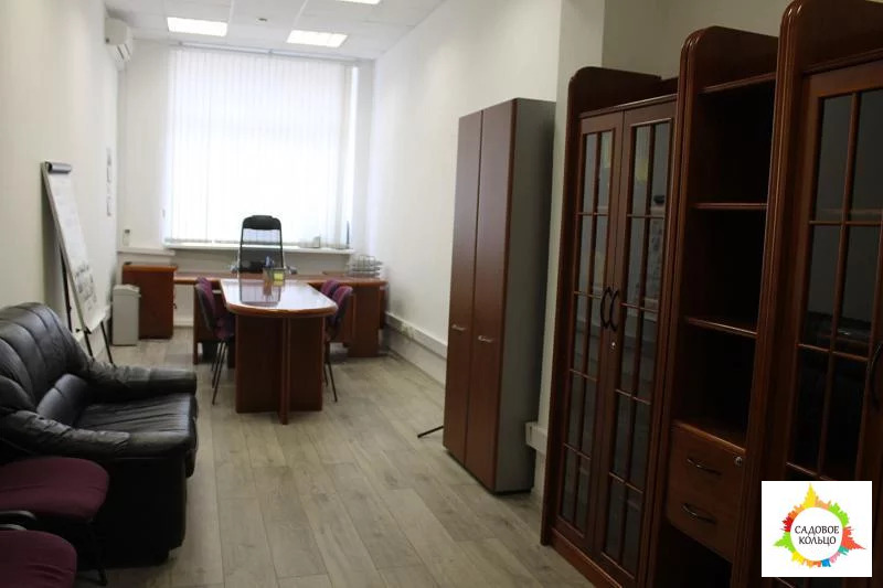 В офисном центре с ремонтом и мебелью предлагается помещение 28,80 кв - Фото 1
