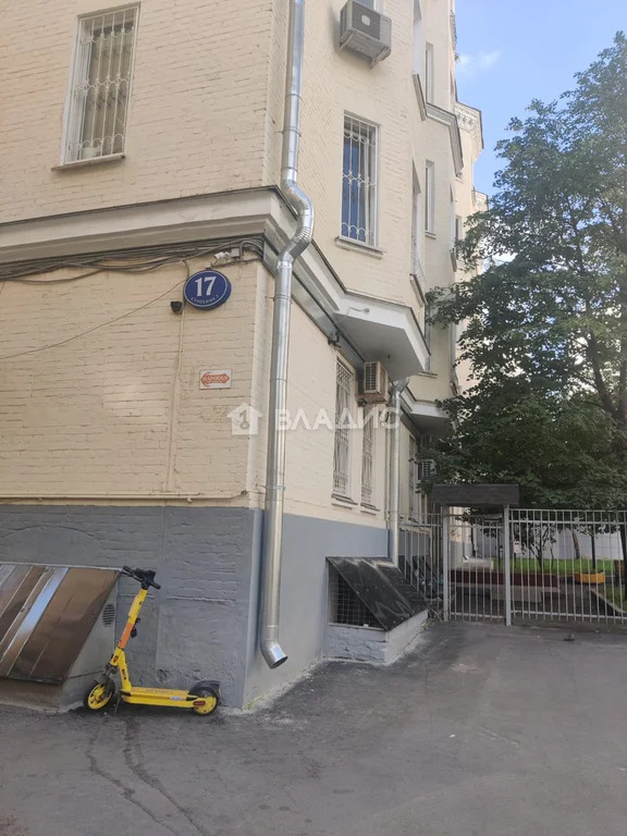 Москва, улица Петровка, д.17с3, 4-комнатная квартира на продажу - Фото 0