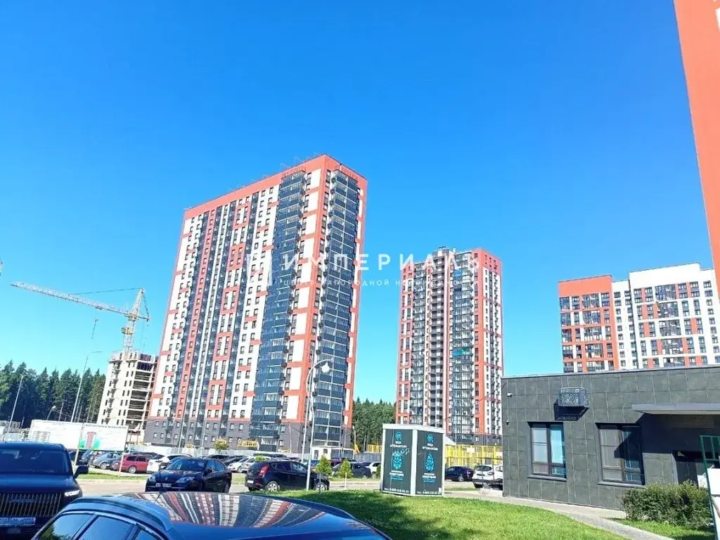 Продается двухкомнатная квартира с лоджией с видом на лес пр-кт Ленина - Фото 1