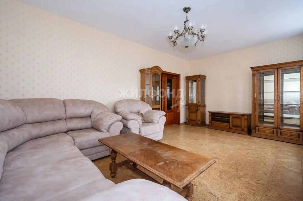Продажа квартиры, Новосибирск, ул. Кошурникова - Фото 1