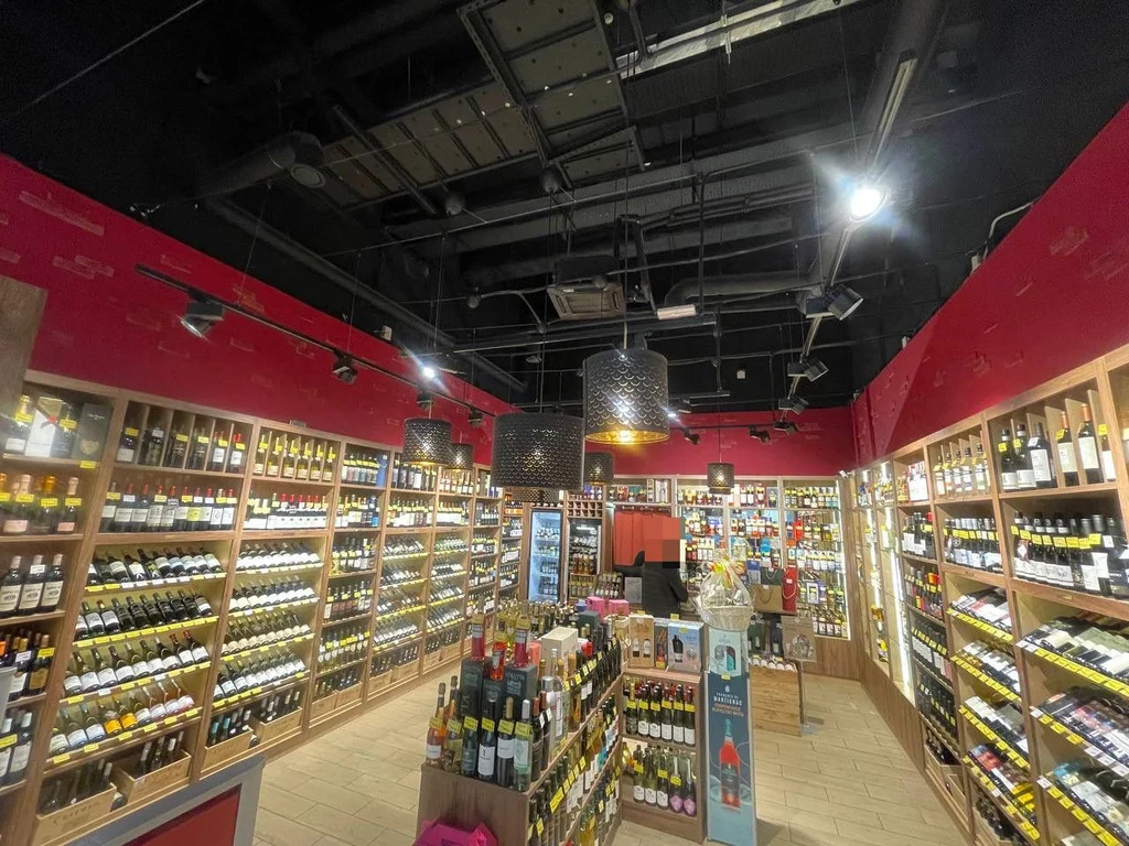 Продается готовый бизнес сеть винотек 53.8 м2 - Фото 2