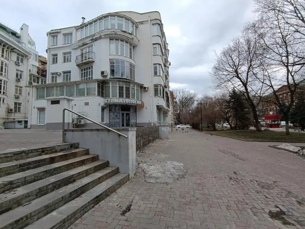 Продаю парковочное место в подземном паркинге в центре Ростова-на-Дону - Фото 1