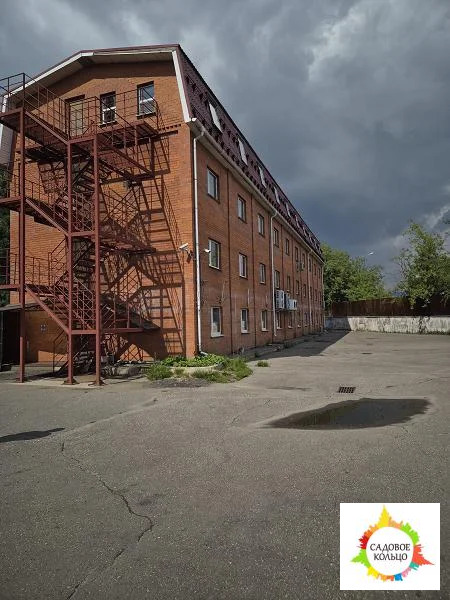 Сдается отдельно стоящее здание на огороженной территории с парковкой - Фото 1